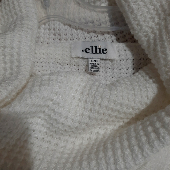 Ellie Turtle Neck Blouse - Picture 4 of 4